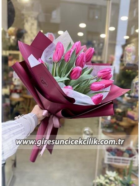 15li Fuşya Lale Buketi