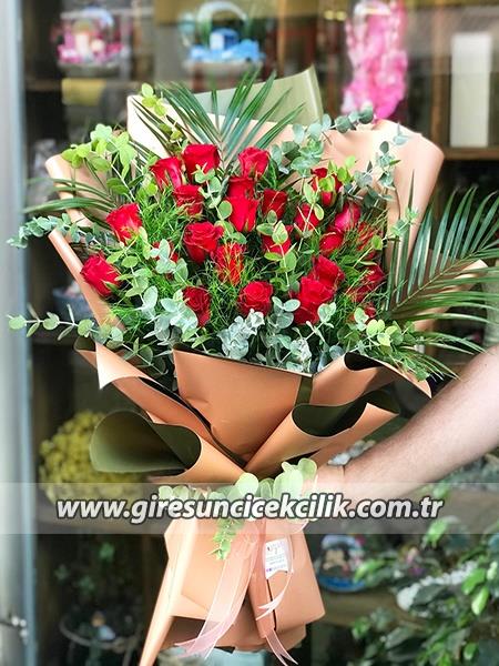 25 Adet Gül ile Tasarım Buket