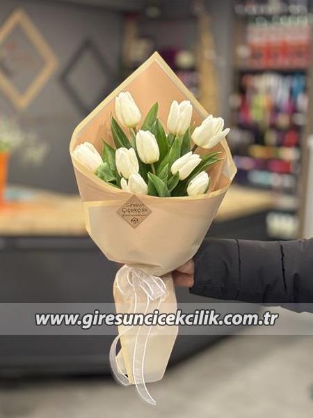9lu Beyaz Lale Buketi
