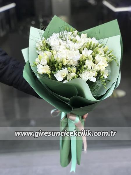 Beyaz Frezya Buketi