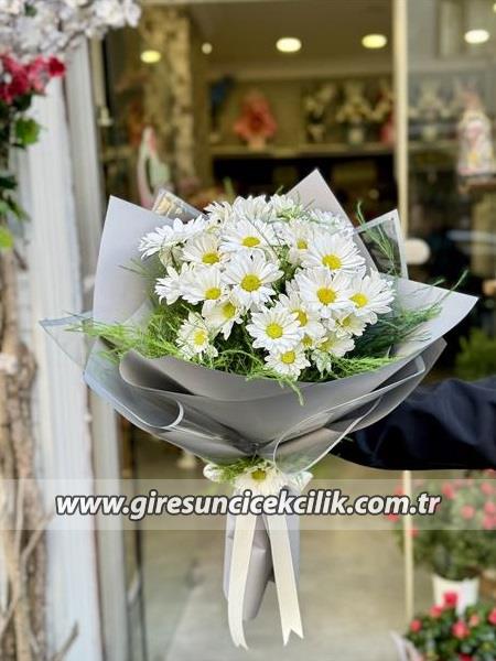 Beyaz Papatya Gri Buket