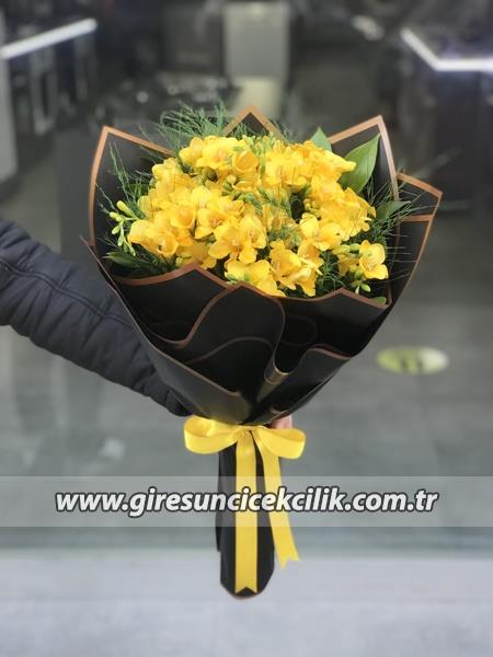 Bir Kucak Sarı Frezya