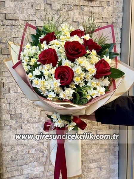 Gül ve Nergis buketi 
