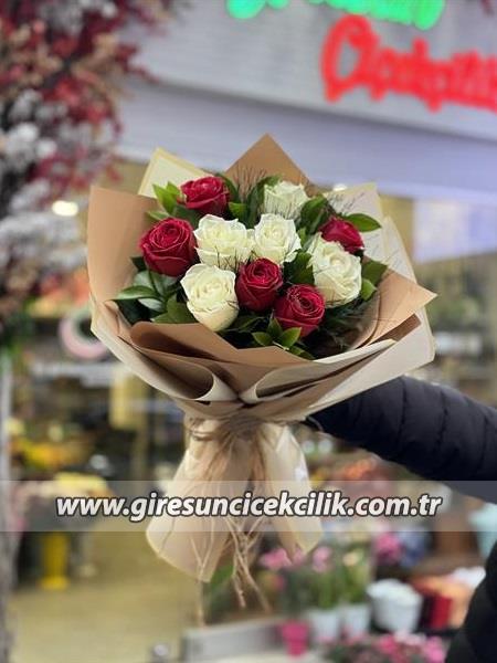 Kırmızı&Beyaz Gül Buketi
